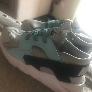 Kids Nike huaraches size 10c